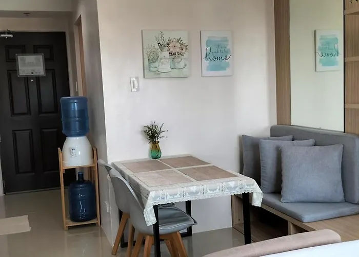 3 Spacious 24sqm With Pool Near Sm & Ayala Aparthotel
